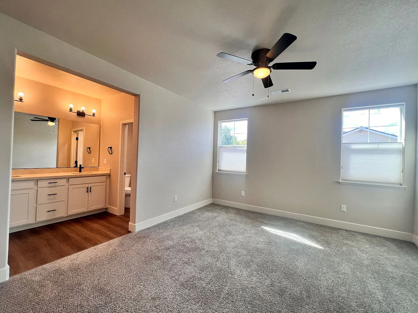 3/2.5 Modern & Beautiful Townhome in Gardnerville — Photo 2