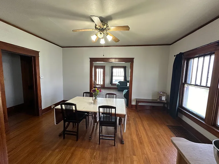 1005 E Jefferson St — Photo 2