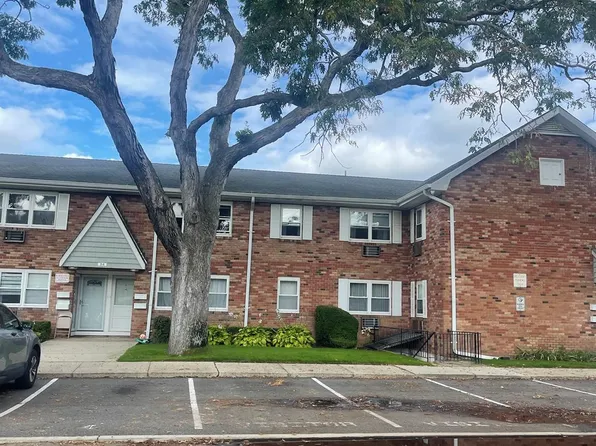 100 Connetquot Avenue #4, East Islip, NY 11730