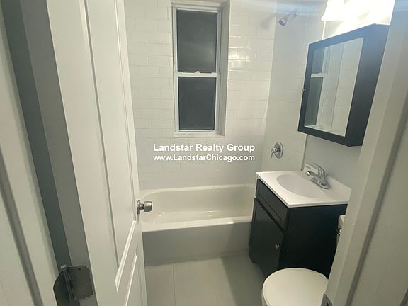 2nd image of 1110 W Glenlake Ave #2