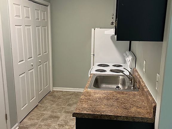 5th image of 25 Adamson Dr #28