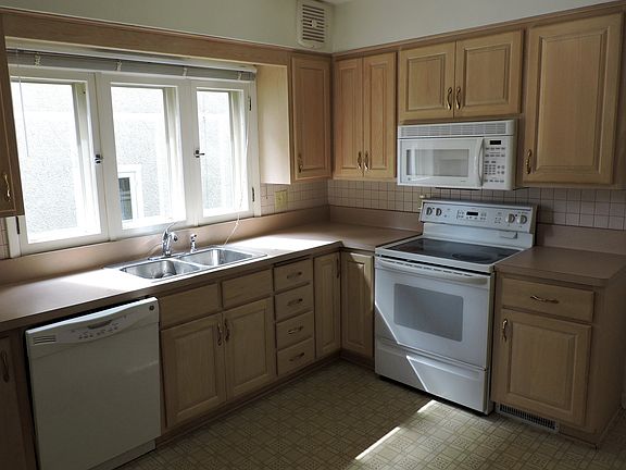 Kitchen 10'6"x8'