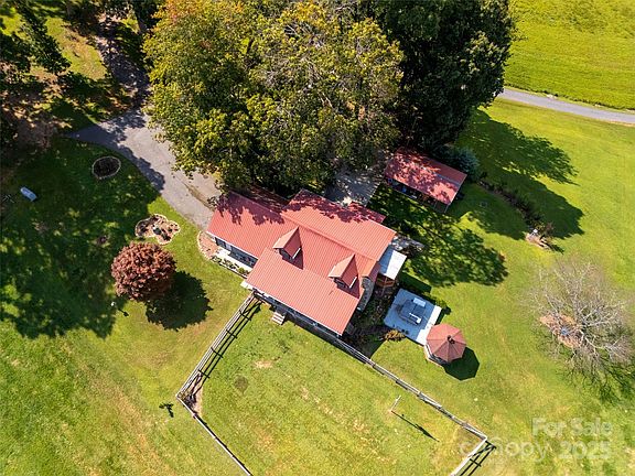 35th image of 50 Holland Ridge Dr