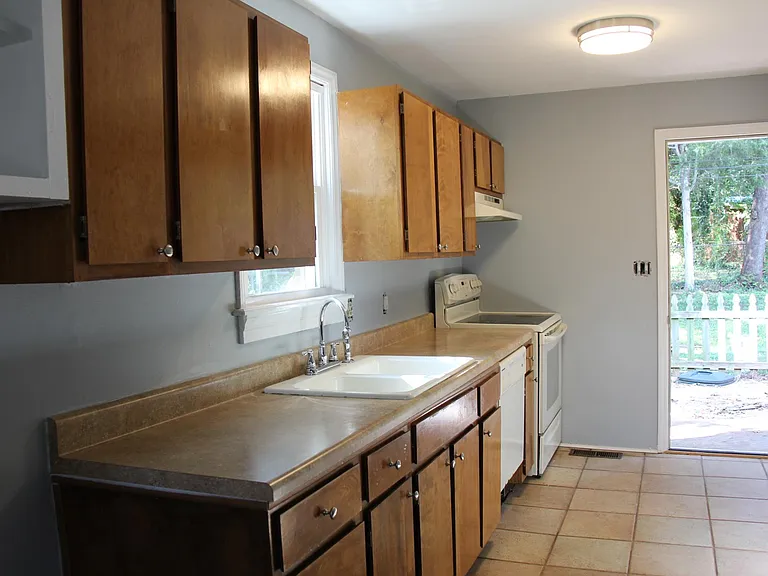 5232 Queen Anne Rd — Photo 2