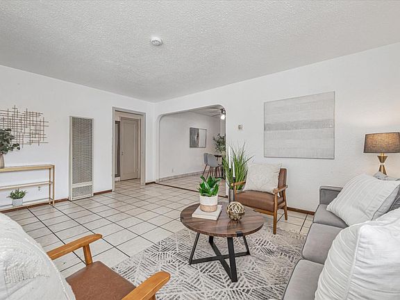 5th image of 2262 Capitol Ave