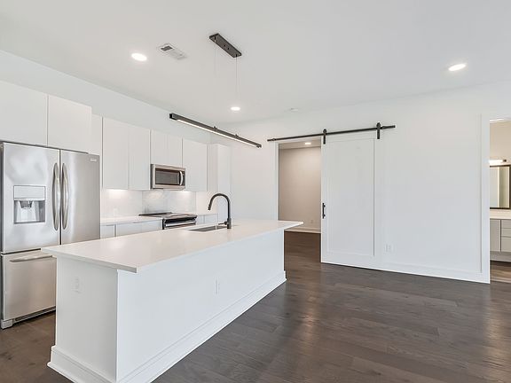 5th image of 1125 10th Ave N #205