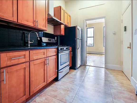5th image of 365 Palmetto St APT 3R