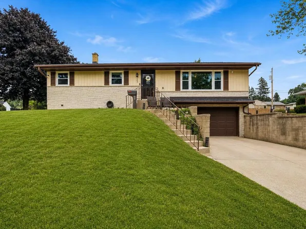 303 S 16th AVENUE, West Bend, WI 53095