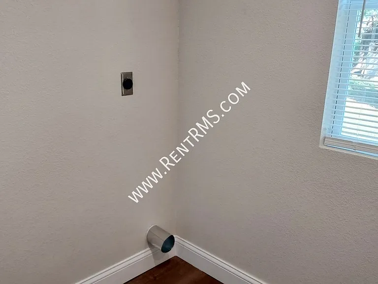 904 SW 33rd St — Photo 17