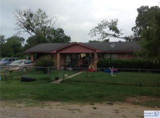 404 E 6th St, Nixon, TX 78140