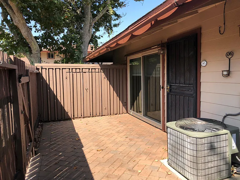 215 Red Oak Dr W #A — Photo 8