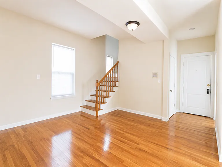 2332 W Charleston St — Photo 12