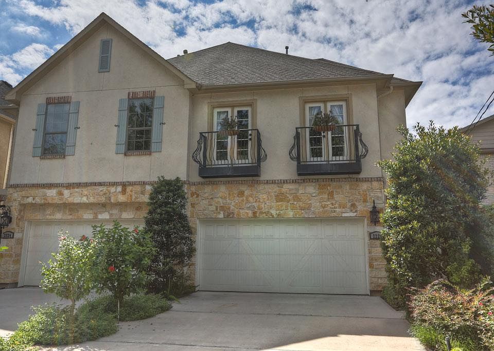 Immaculate, spacious townhome in the heart of Montrose.