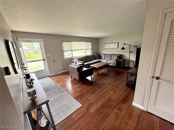4th image of 1700 Winchester Dr