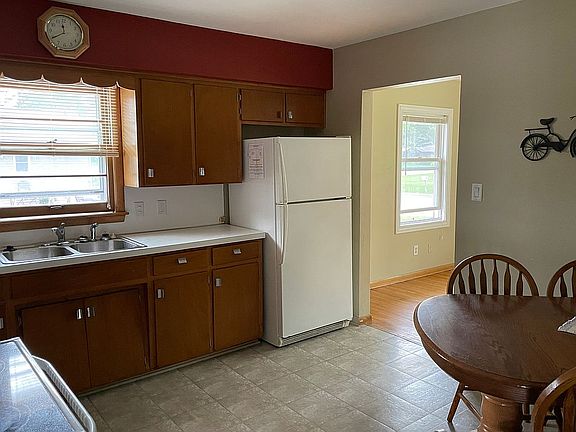 2nd image of 3413 Carlton Dr