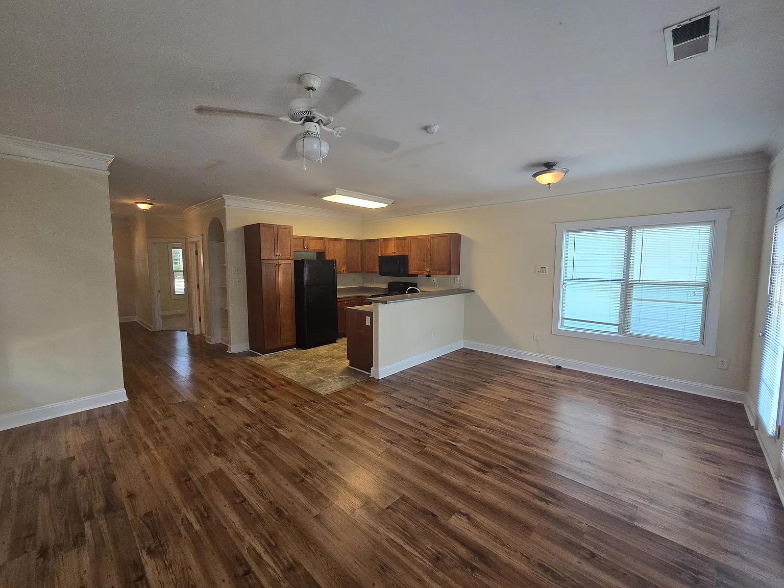 4 bed, 1586 sqft, $3,120 — Photo 3