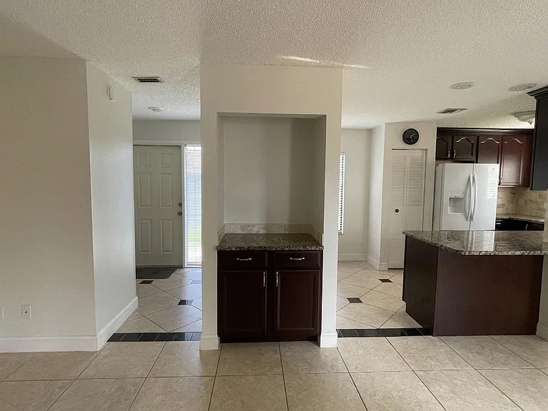 1420 Park Shore Cir #1 — Photo 19