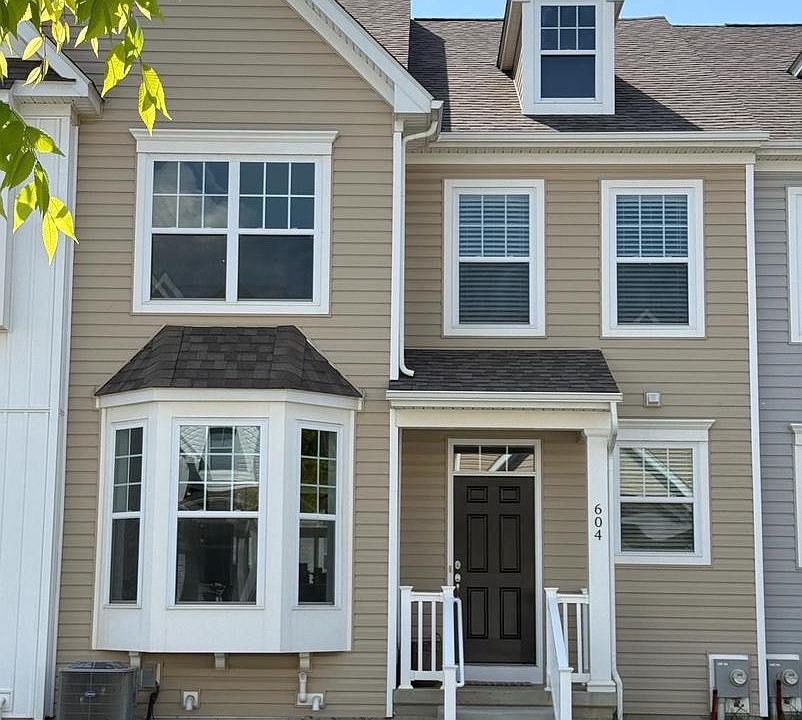 1st image of 604 Albion Pl