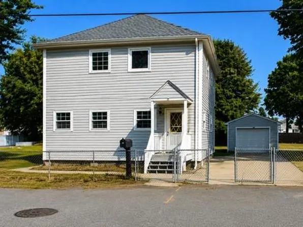 52 Blake St, Warwick, RI 02889
