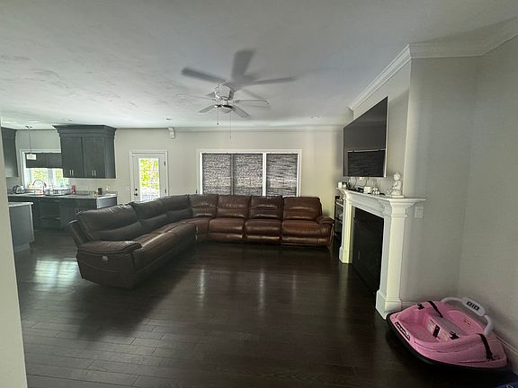 5th image of 111 Caspian Way