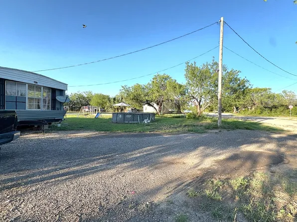 468 withers, La Pryor, TX 78872