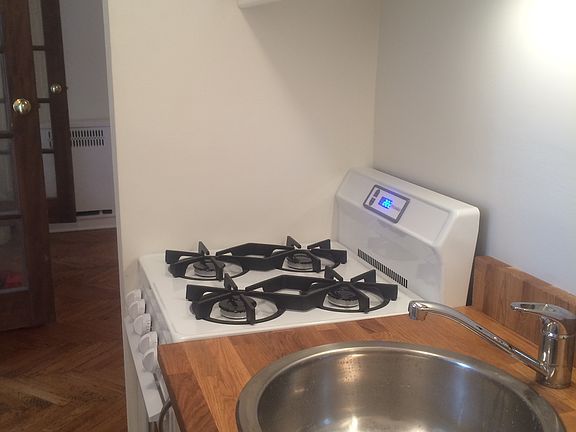 3rd image of 22 Charles St APT 3B