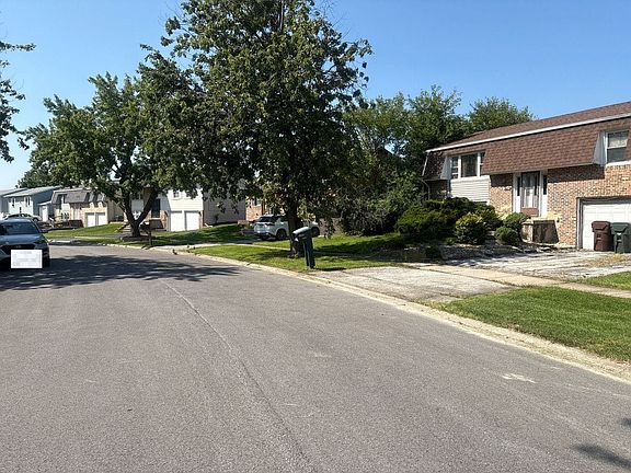 4th image of 17560 Winston Dr