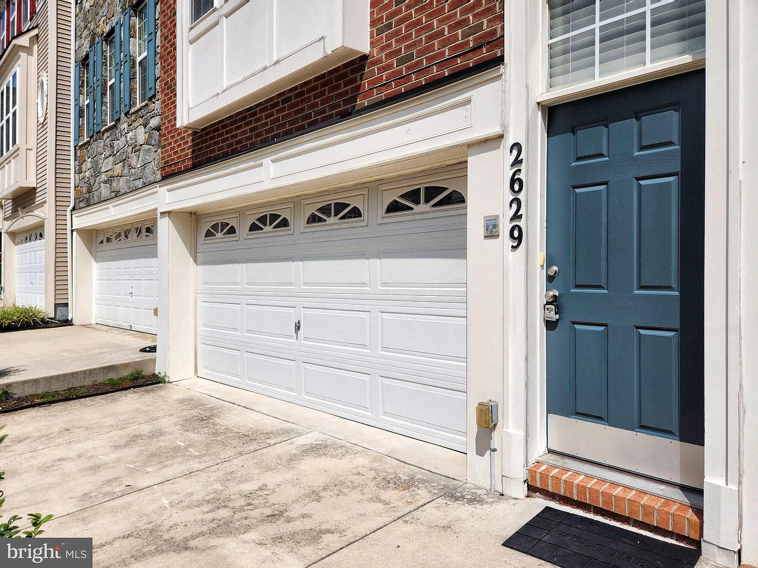 3 bed, 3.5 bath, 2403 sqft, $3,100 — Photo 4