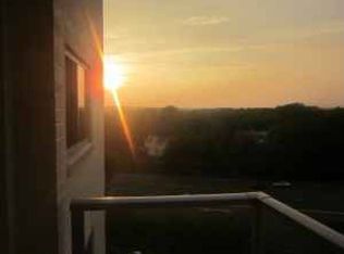 11235 Oak Leaf Dr APT 909, Silver Spring, MD 20901