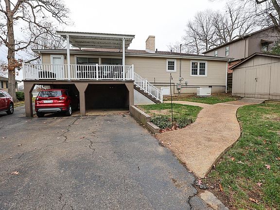 5th image of 275 Country Club Ln