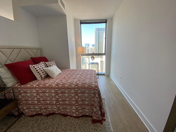 5th image of 268 N Columbus Dr #610