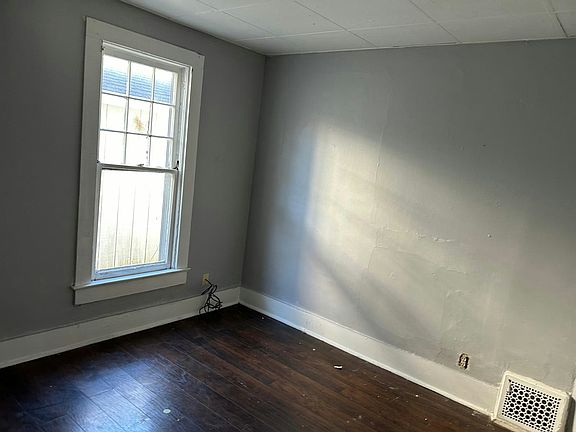 4th image of 121 E North St #1