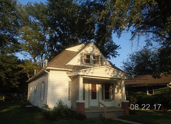 3rd image of 310 S Ash St