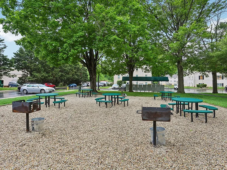 Brookbend Apartments — Photo 33