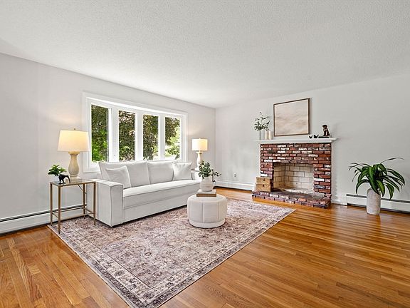 4th image of 21 Freeport Dr