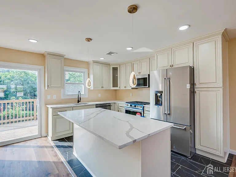 134 Frank St — Photo 4