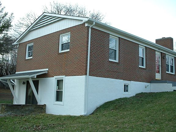 3rd image of 5837 Jewell Ave