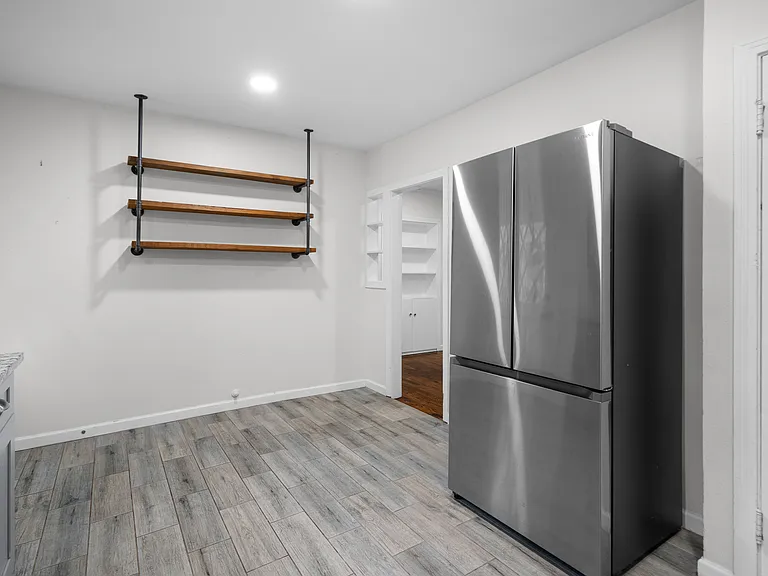 920 N Virginia St — Photo 12