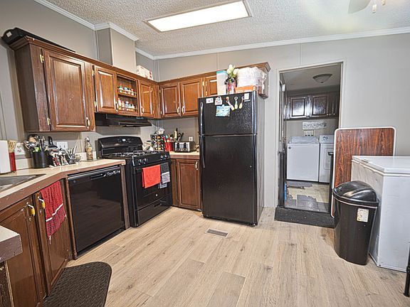 4th image of 4 Cherry Ln