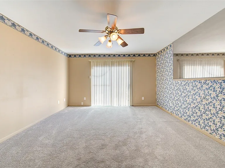 1927 Ash Meadow Dr — Photo 30