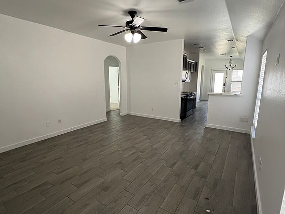 2nd image of 205 Elm Grv