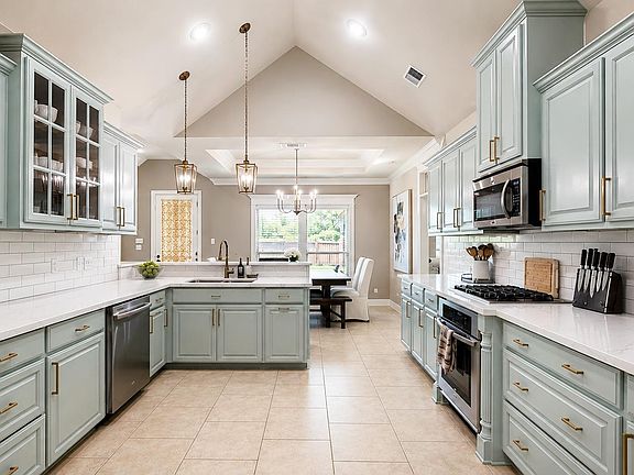 3rd image of 15242 Mistybrook Dr