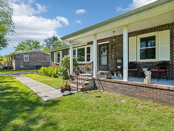 4th image of 302 Highland Dr