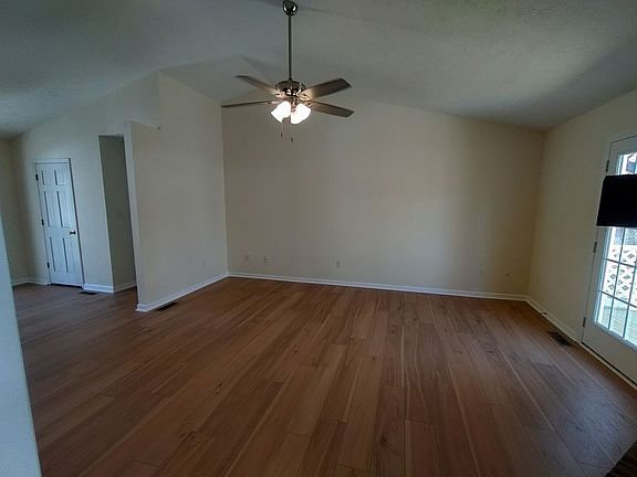 4th image of 413 Boone Trl