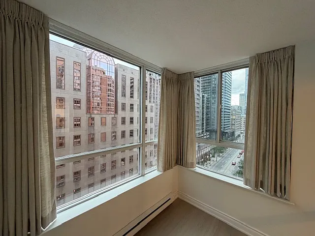 711 Bay St #1318 — Photo 22