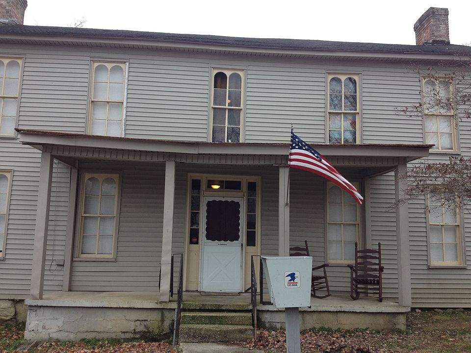 1st image of 304 E Washington St APT 3