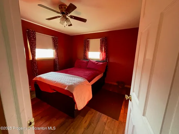 103 Mostowski Rd, Olyphant, PA 18447
