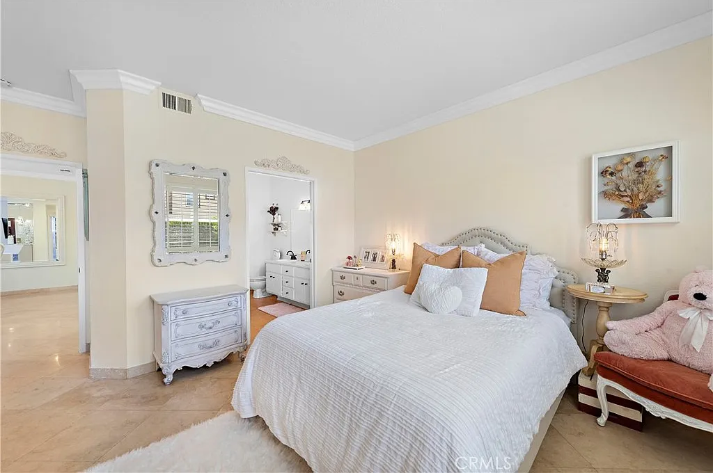 2 bed, 2.5 bath, 1124 sqft, $3,500 — Photo 4