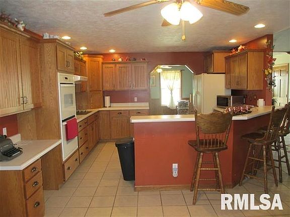 2nd image of 615 Edgewood Dr