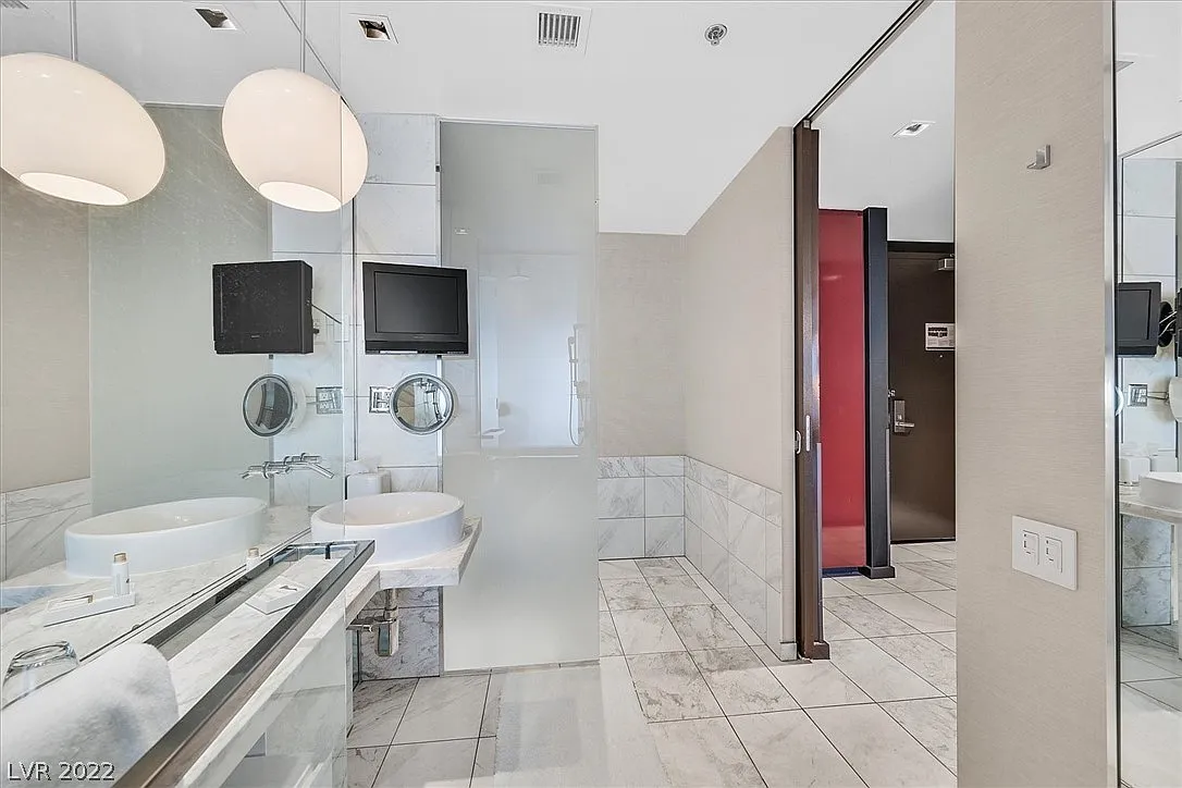4381 W Flamingo Rd — Photo 3